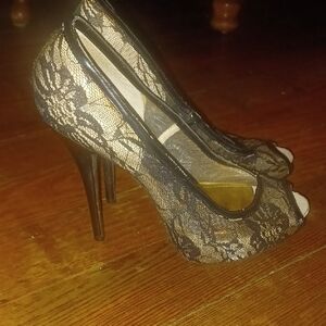 Jennifer Lopez Sz 7 Black Lace Peep-Toe Heels